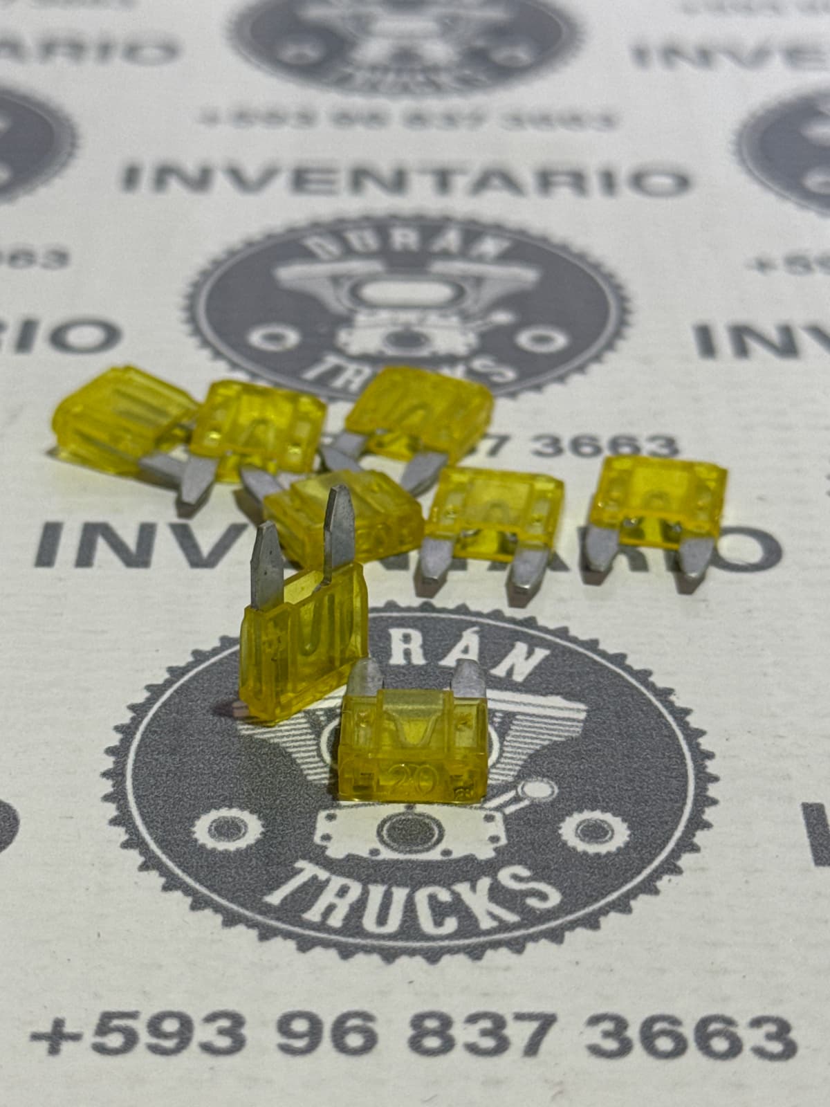 MINI FUSIBLES 20 AMP COLOR AMARILLO