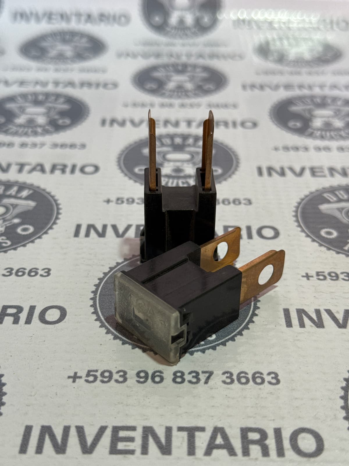 FUSIBLE GRANDE TERMICO DE 80 AMP COLOR NEGRO