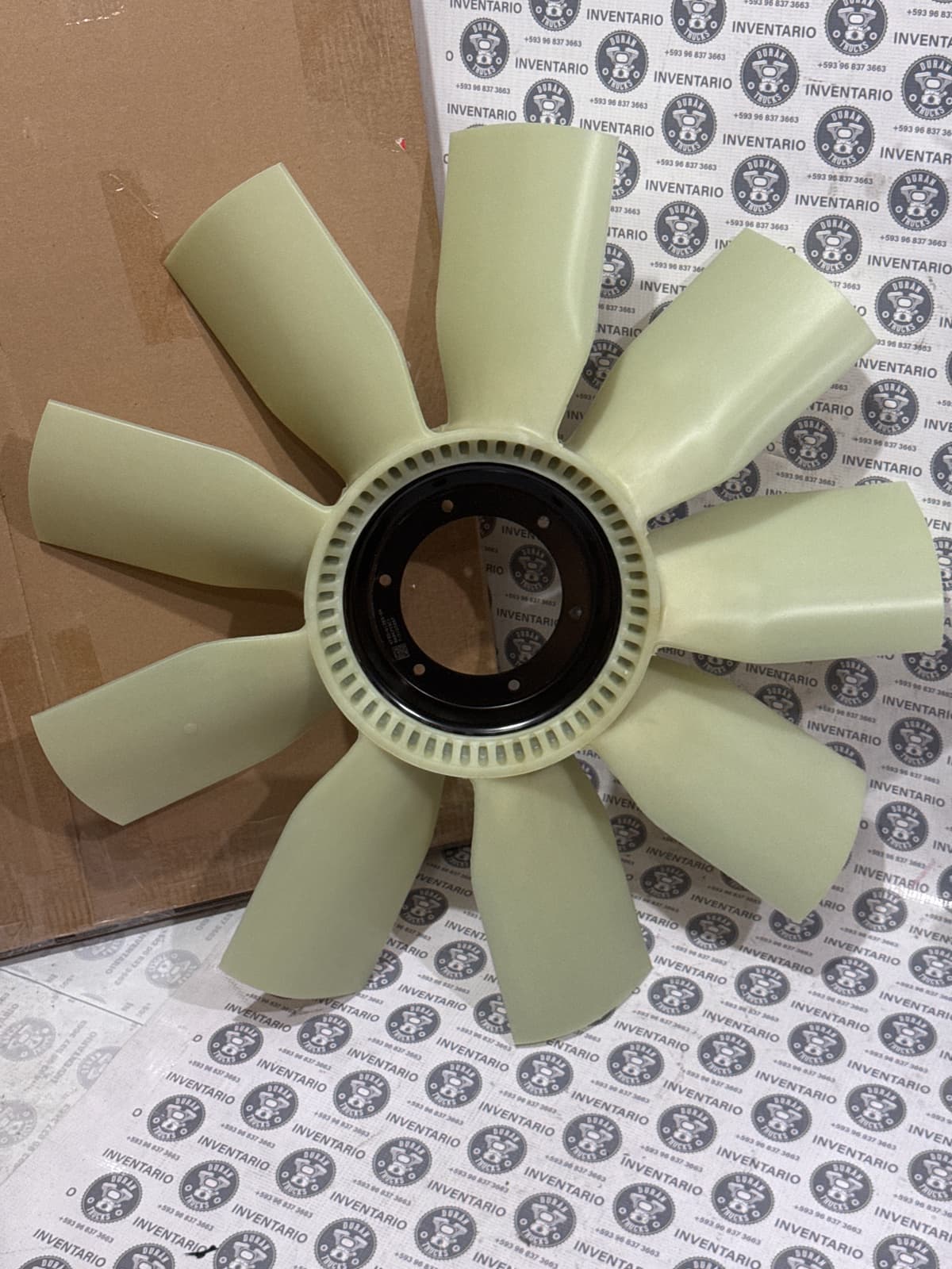 VENTILADOR DE 9 ALETAS 28" HUECO DE 5" FORD CARGO 1721