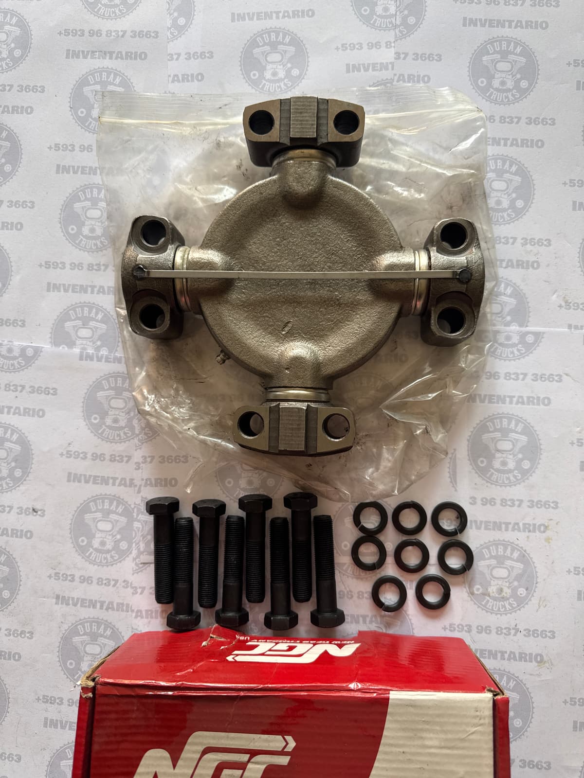 CRUCETA DE CARDAN TIPO CANDADO 8" MACK DADO PEQUEÑO
